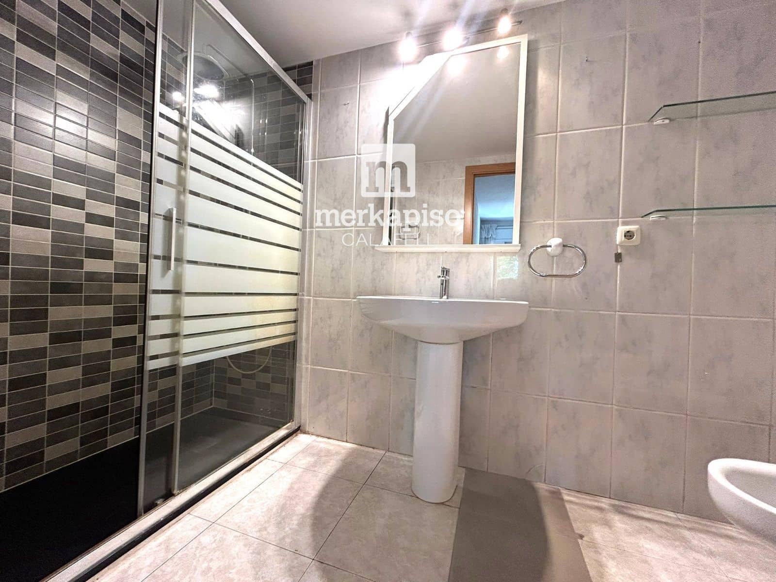 Piso de 3 habitaciones en Calafell en venta con piscina garaje - 225.000 € (Ref: 9841881)