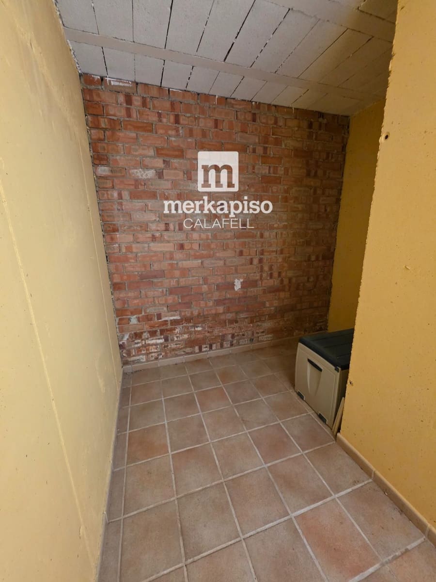 4 makuuhuone Omakotitalo myytävänä paikassa La Nou de Gaia mukana 
autotalli - 299 999 € (Ref: 9853070)