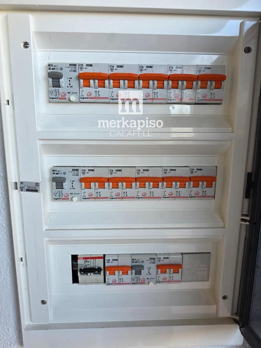 4 makuuhuone Omakotitalo myytävänä paikassa La Nou de Gaia mukana 
autotalli - 299 999 € (Ref: 9853070)