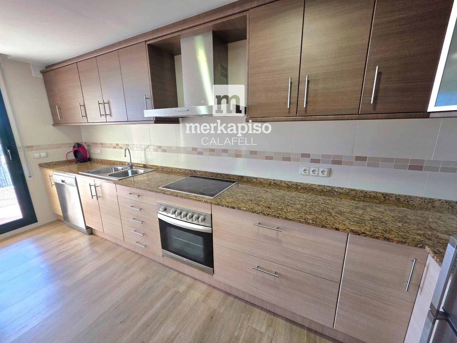 4 makuuhuone Omakotitalo myytävänä paikassa La Nou de Gaia mukana 
autotalli - 299 999 € (Ref: 9853070)