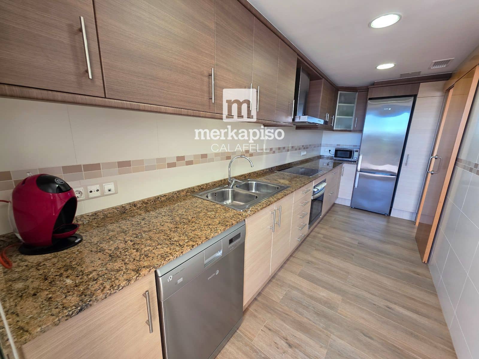 4 makuuhuone Omakotitalo myytävänä paikassa La Nou de Gaia mukana 
autotalli - 299 999 € (Ref: 9853070)