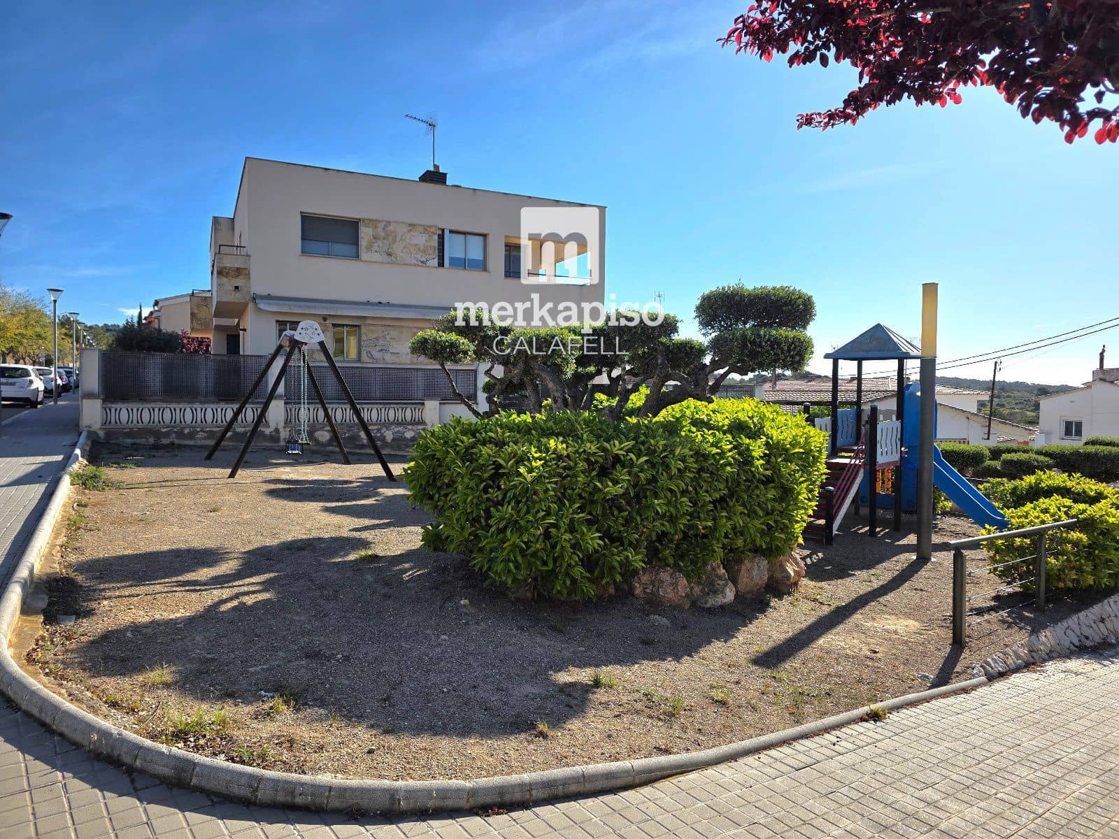 4 makuuhuone Omakotitalo myytävänä paikassa La Nou de Gaia mukana 
autotalli - 299 999 € (Ref: 9853070)