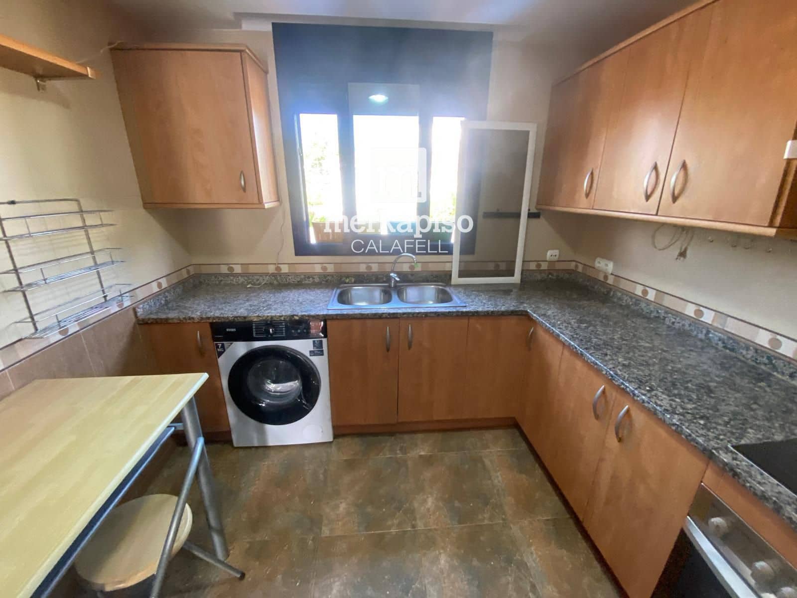 4 bedroom Townhouse for rent in Calafell with garage - € 1,100 (Ref: 9883863)