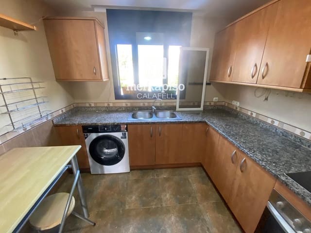 4 bedroom Townhouse for rent in Calafell with garage - € 1,100 (Ref: 9883863)