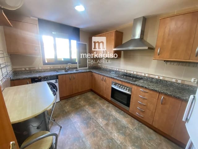 4 bedroom Townhouse for rent in Calafell with garage - € 1,100 (Ref: 9883863)