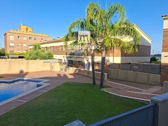 3 soveværelse Byhus til salg i El Vendrell med swimmingpool garage - € 355.000 (Ref: 9936717)