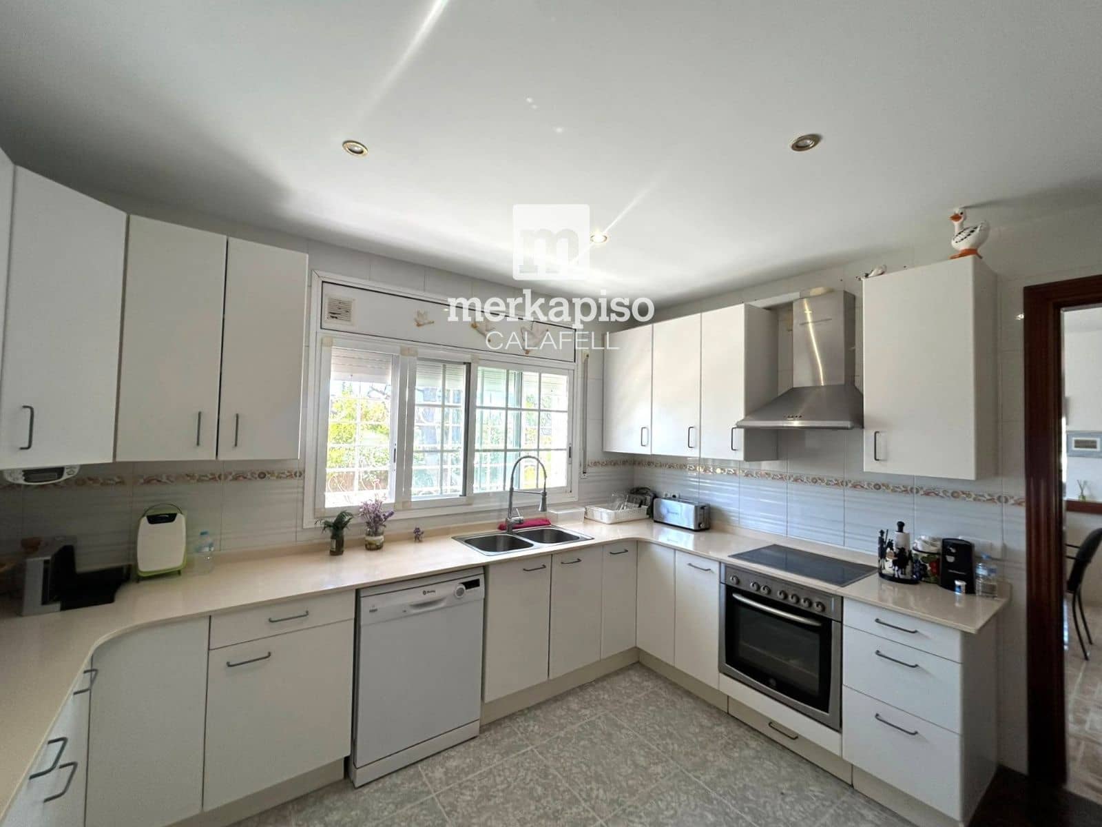 5 soveværelse Villa til salg i Calafell med garage - € 625.000 (Ref: 9944354)