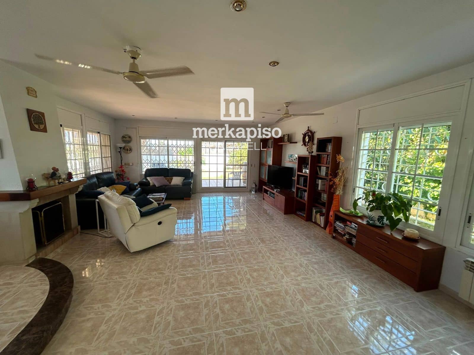 5 soveværelse Villa til salg i Calafell med garage - € 625.000 (Ref: 9944354)