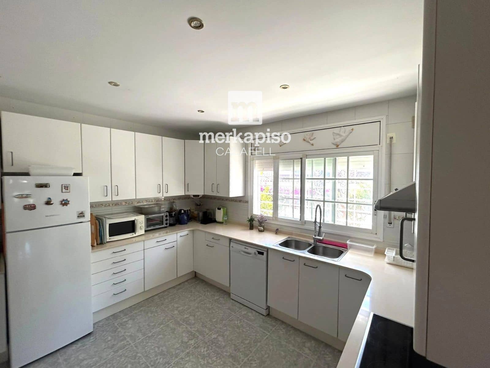 5 soveværelse Villa til salg i Calafell med garage - € 625.000 (Ref: 9944354)
