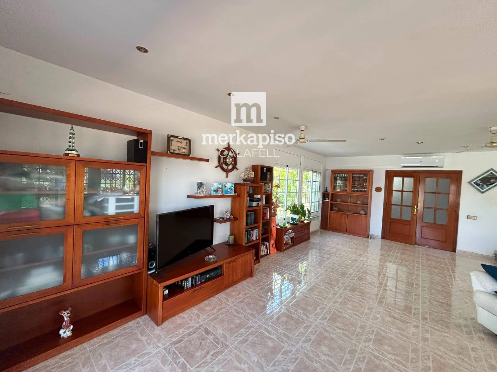 5 soveværelse Villa til salg i Calafell med garage - € 625.000 (Ref: 9944354)