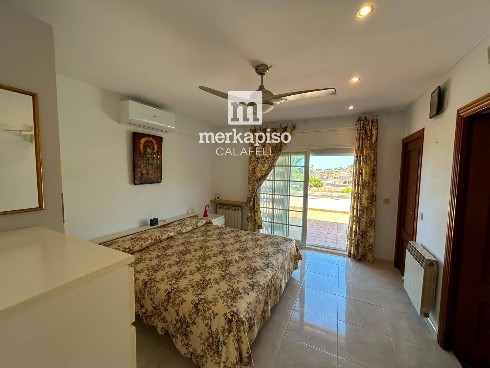 5 soveværelse Villa til salg i Calafell med garage - € 625.000 (Ref: 9944354)