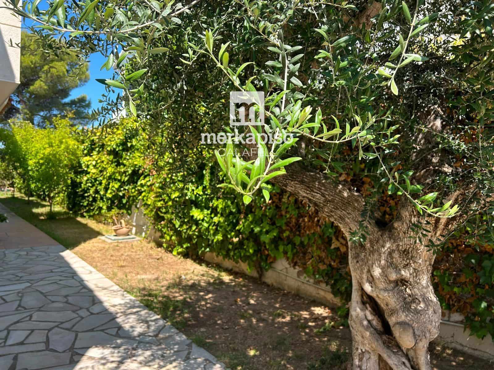 5 soveværelse Villa til salg i Calafell med garage - € 625.000 (Ref: 9944354)