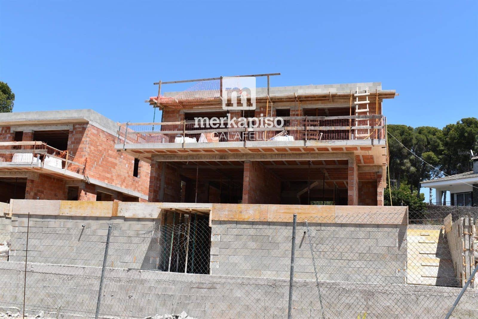 4 bedroom Townhouse for sale in Segur de Calafell with pool - € 490,000 (Ref: 9965728)