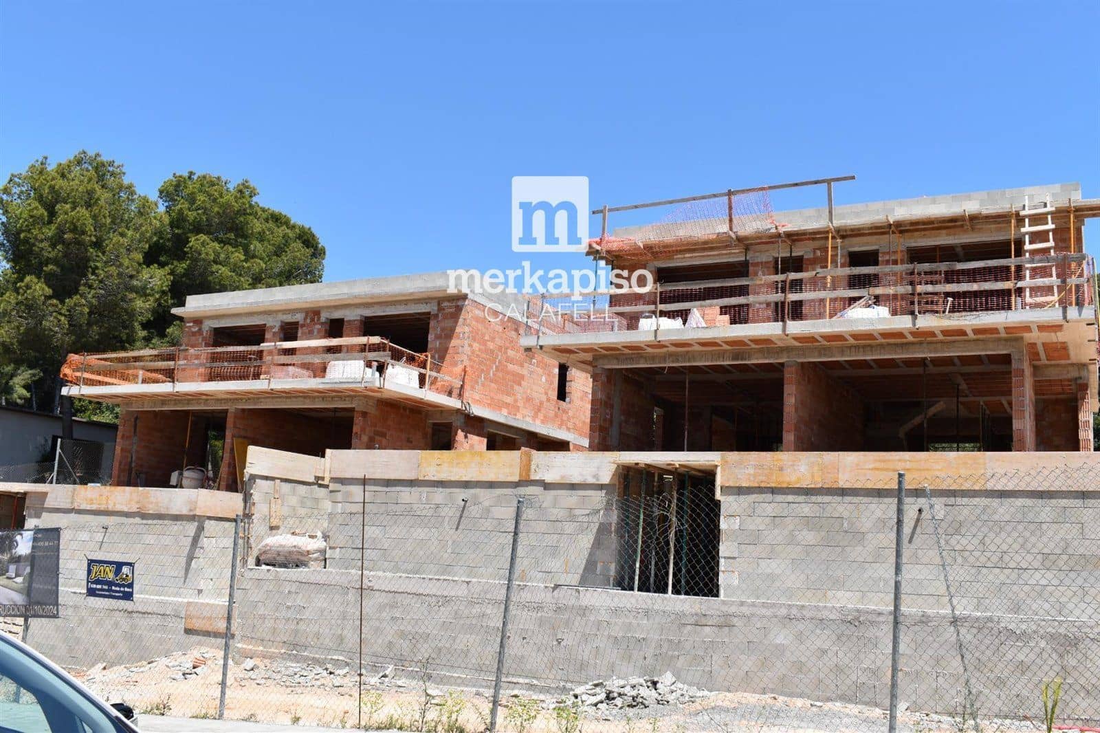 4 bedroom Townhouse for sale in Segur de Calafell with pool - € 490,000 (Ref: 9965728)
