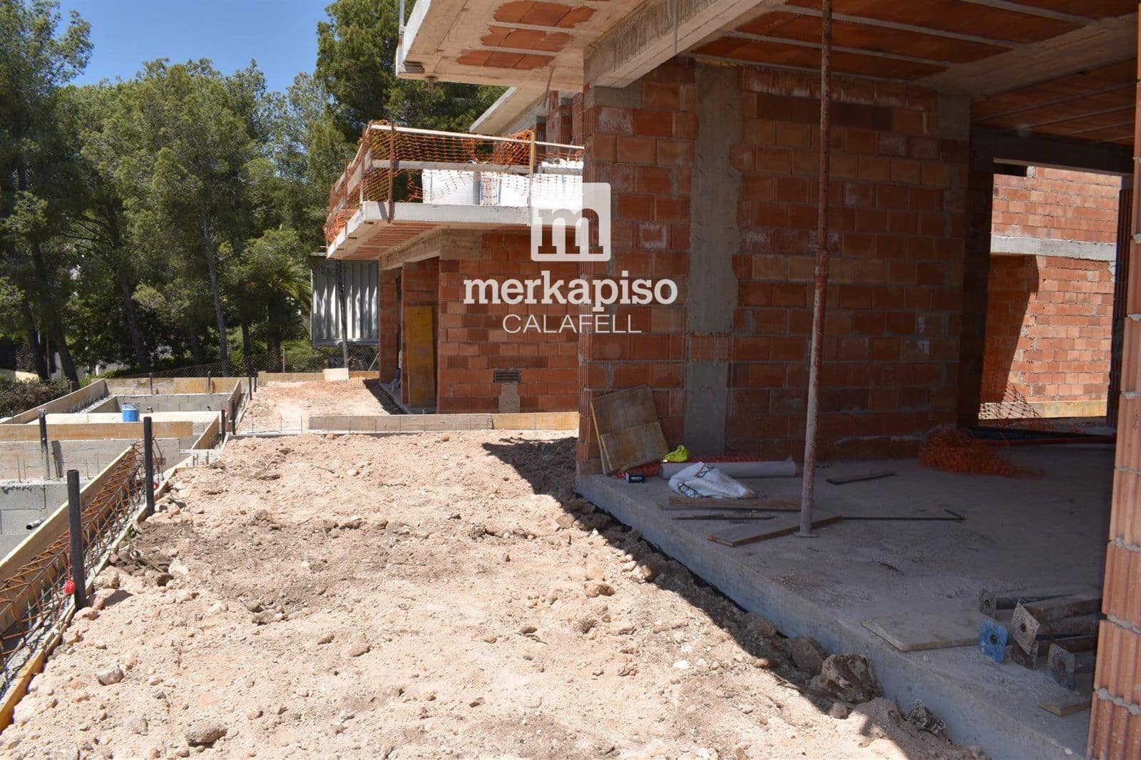 4 bedroom Townhouse for sale in Segur de Calafell with pool - € 490,000 (Ref: 9965728)