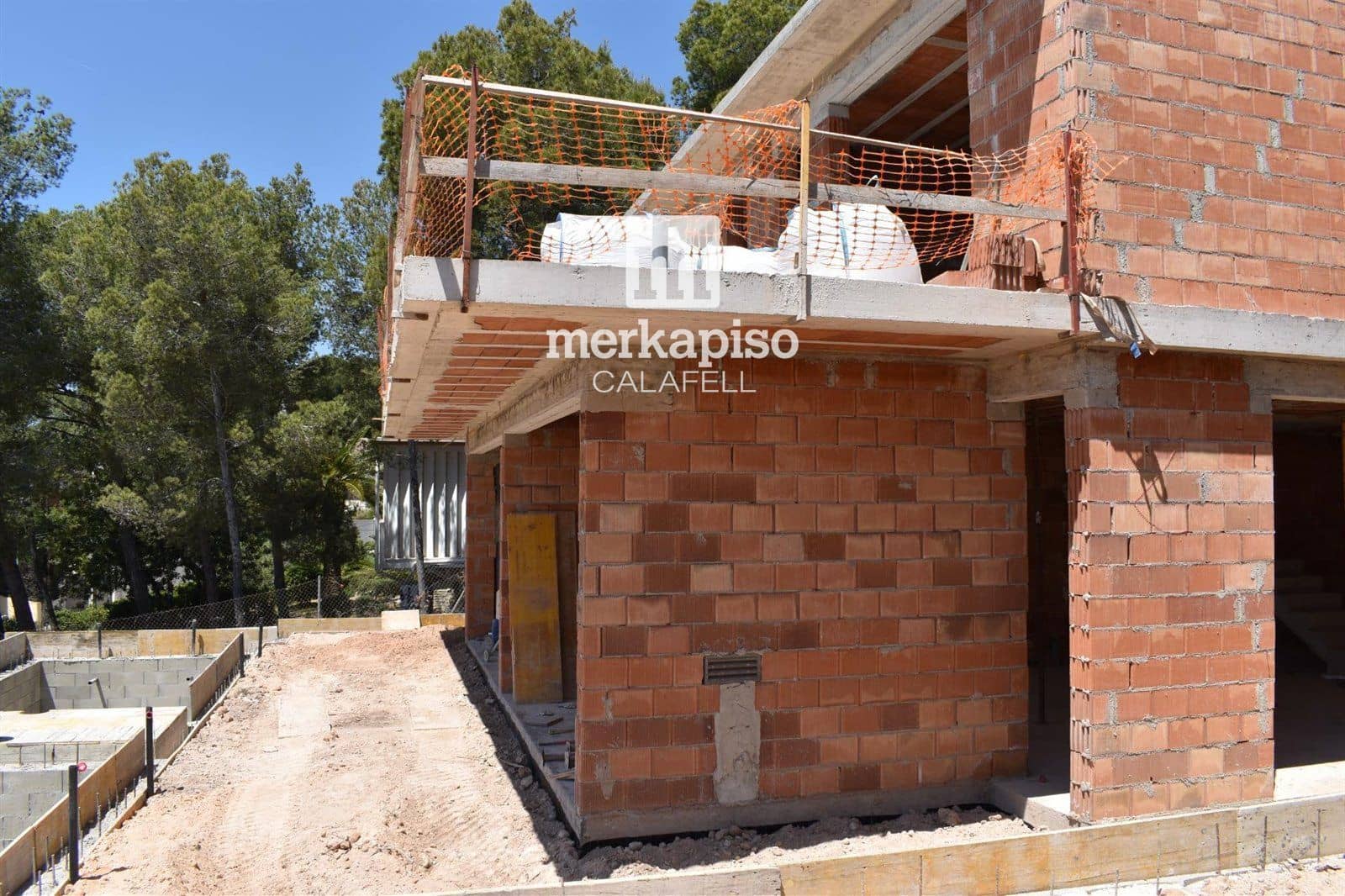 4 bedroom Townhouse for sale in Segur de Calafell with pool - € 490,000 (Ref: 9965728)