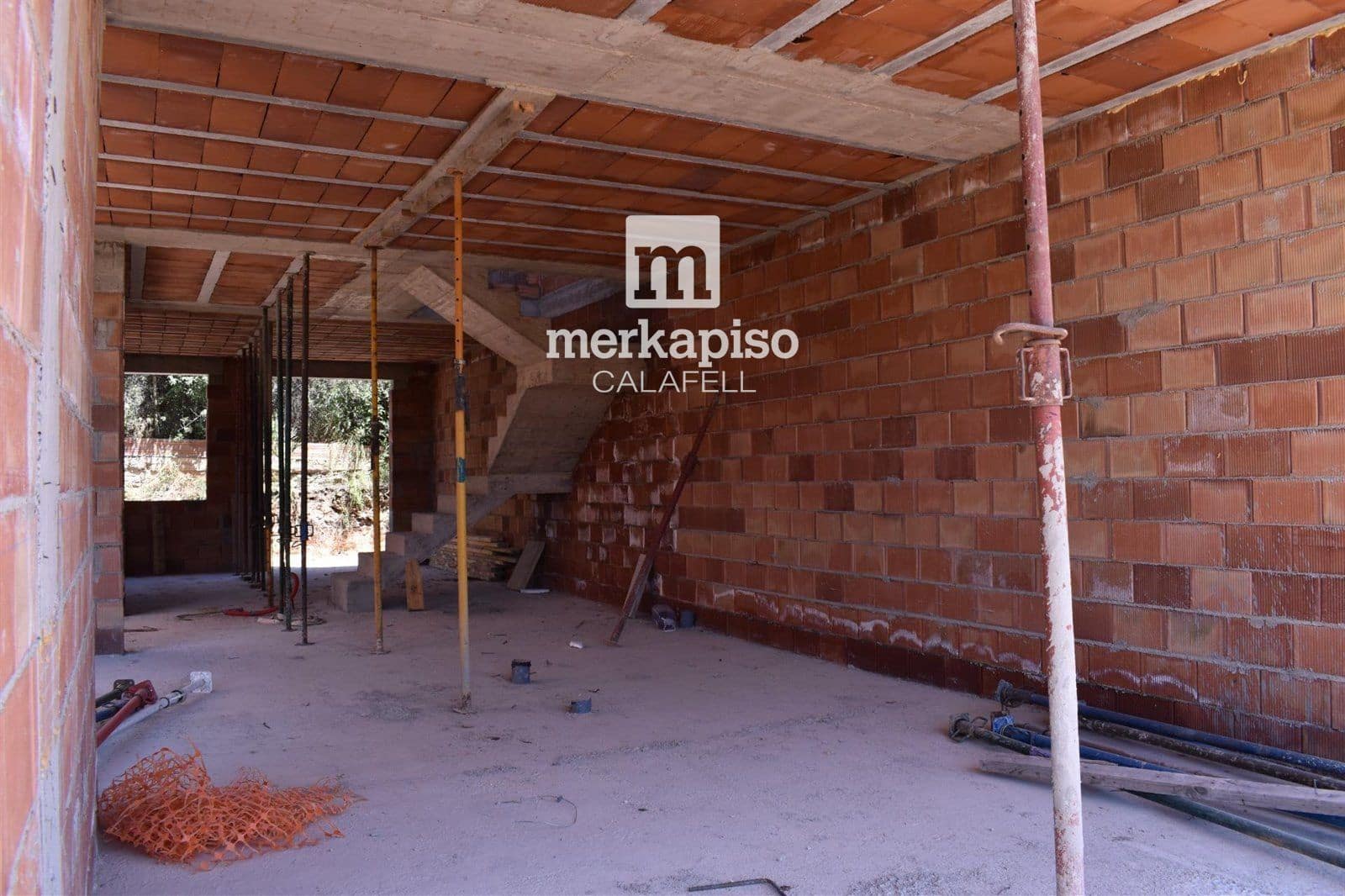 4 bedroom Townhouse for sale in Segur de Calafell with pool - € 490,000 (Ref: 9965728)