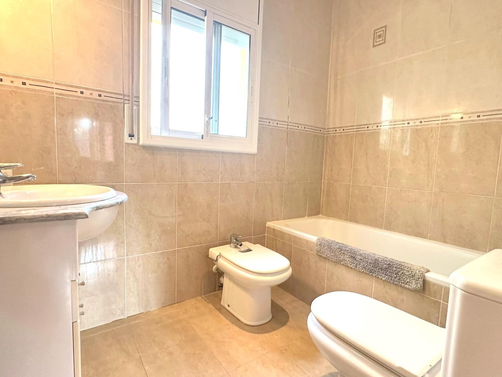 4 bedroom Flat for sale in Segur de Calafell with garage - € 360,000 (Ref: 10168467)