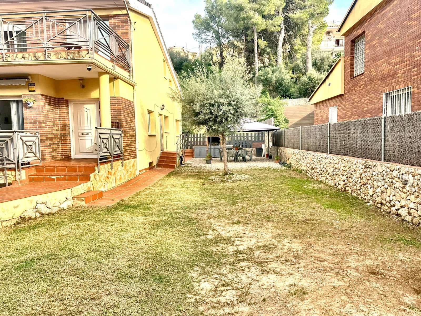 4 bedroom Flat for sale in Segur de Calafell with garage - € 360,000 (Ref: 10168467)