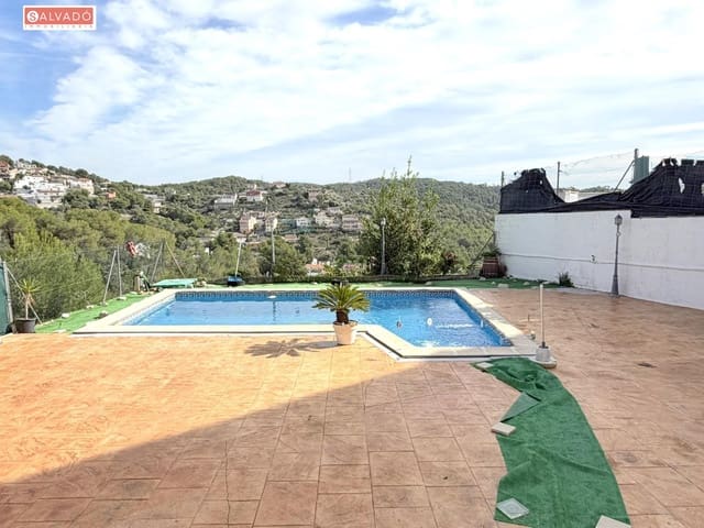 Chalet de 8 habitaciones en Cunit en venta con piscina garaje - 420.000 € (Ref: 10183166)