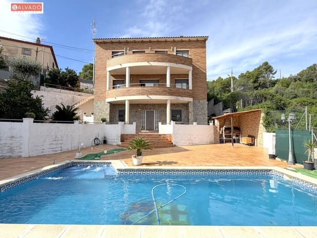 Chalet de 8 habitaciones en Cunit en venta con piscina garaje - 420.000 € (Ref: 10183166)