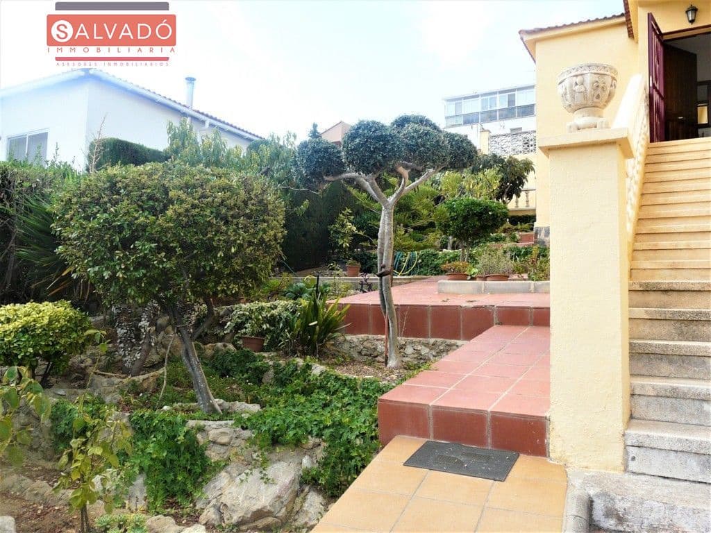 3 soverom Villa til salgs i Albinyana med svømmebasseng garasje - € 199 000 (Ref: 6163453)