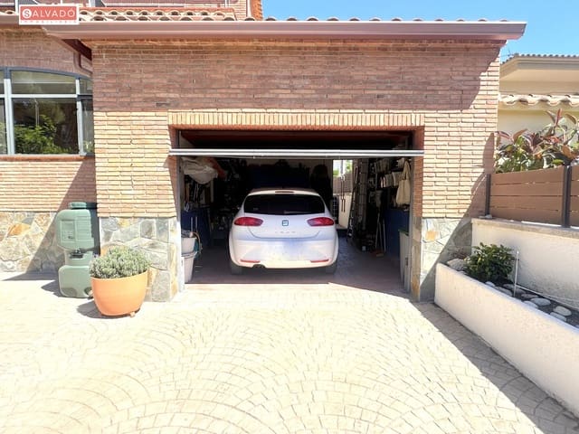 5 makuuhuone Huvila myytävänä paikassa Calafell mukana 
autotalli - 799 000 € (Ref: 8290437)