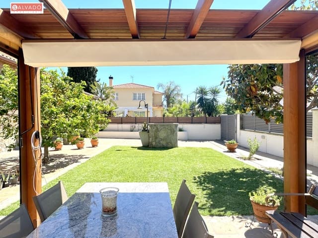 5 makuuhuone Huvila myytävänä paikassa Calafell mukana 
autotalli - 799 000 € (Ref: 8290437)