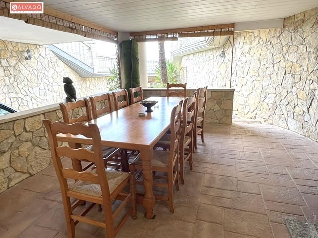 5 Zimmer Villa zu verkaufen in El Vendrell mit Pool Garage - 570.000 € (Ref: 9721696)