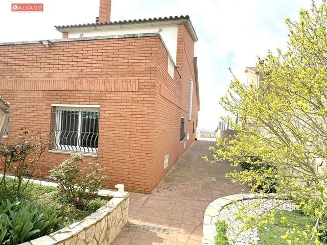 5 sypialnia Willa na sprzedaż w El Vendrell z basenem garażem - 570 000 € (Ref: 9721696)