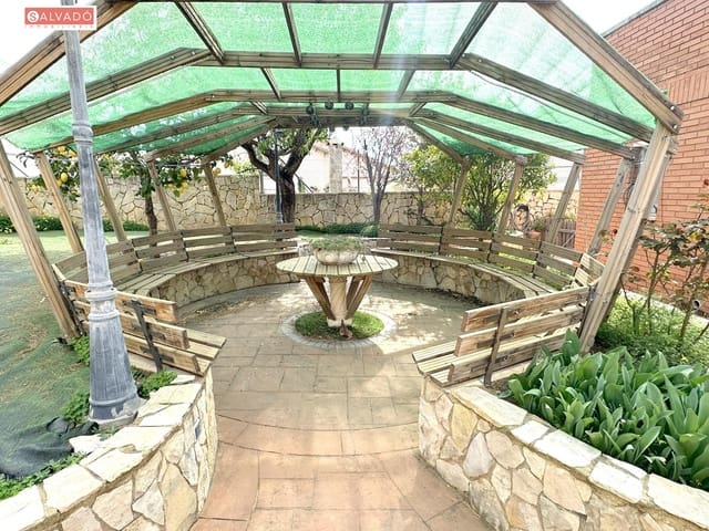 5 sypialnia Willa na sprzedaż w El Vendrell z basenem garażem - 570 000 € (Ref: 9721696)