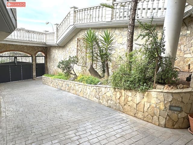 5 sypialnia Willa na sprzedaż w El Vendrell z basenem garażem - 570 000 € (Ref: 9721696)