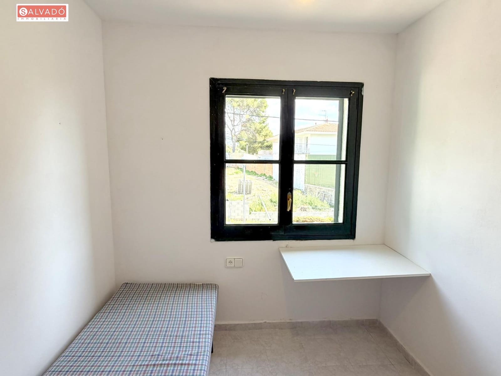 4 bedroom Terraced Villa for sale in Segur de Calafell with garage - € 270,000 (Ref: 9825247)