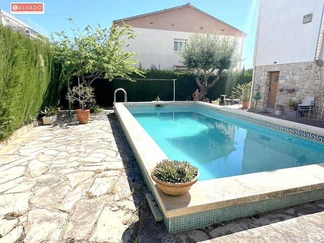 Chalet de 4 habitaciones en Segur de Calafell, Calafell en venta con piscina garaje - 448.000 € (Ref: 9833649)