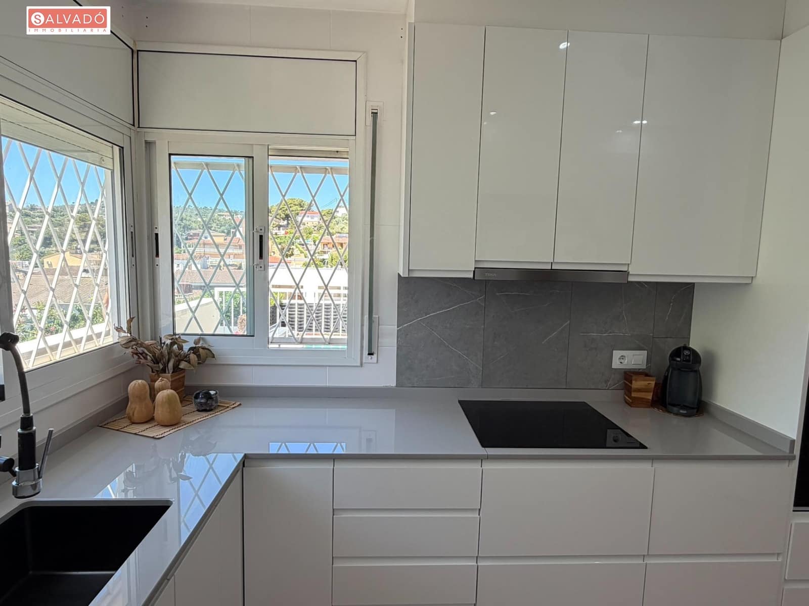 Chalet de 4 habitaciones en Segur de Calafell en venta con piscina garaje - 415.000 € (Ref: 9851751)