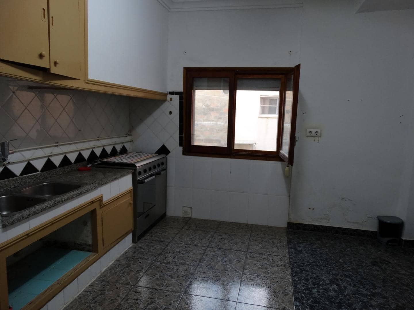 4 bedroom Business for sale in Sant Jaume d'Enveja - € 74,000 (Ref: 9720126)