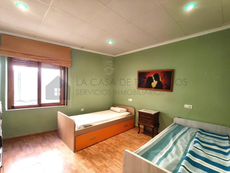 6 sypialnia Dom na sprzedaż w Sax - 195 000 € (Ref: 10005275)