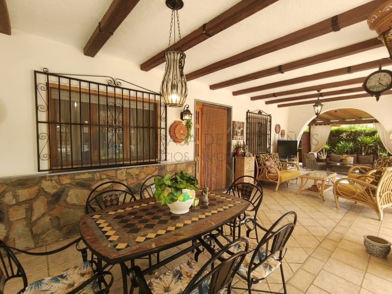 4 chambre Villa/Maison à vendre à Sax avec piscine garage - 415 000 € (Ref: 10075477)