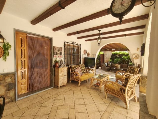 4 chambre Villa/Maison à vendre à Sax avec piscine garage - 415 000 € (Ref: 10075477)