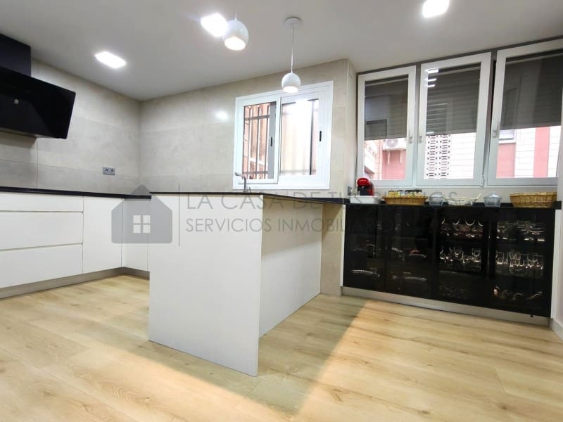 3 bedroom Flat for sale in Petrel / Petrer with garage - € 183,000 (Ref: 10109373)