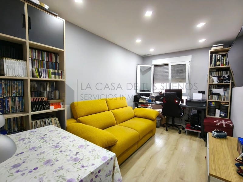3 bedroom Flat for sale in Petrel / Petrer with garage - € 183,000 (Ref: 10109373)