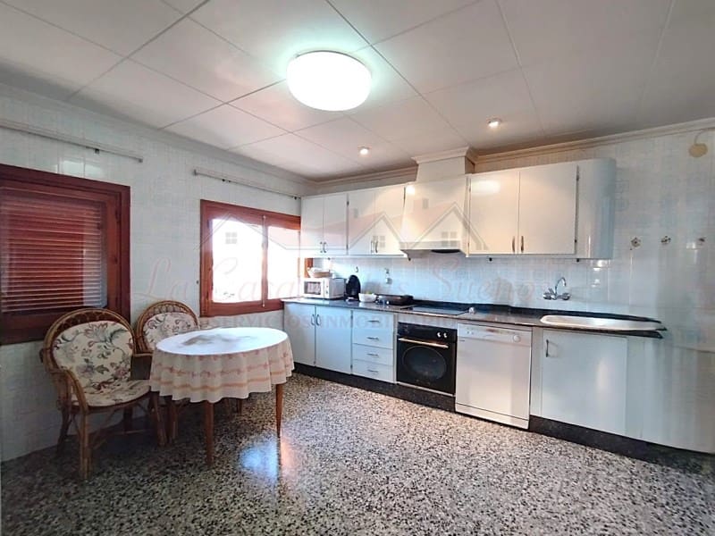 4 bedroom Villa for sale in Petrel / Petrer with garage - € 312,000 (Ref: 8826024)