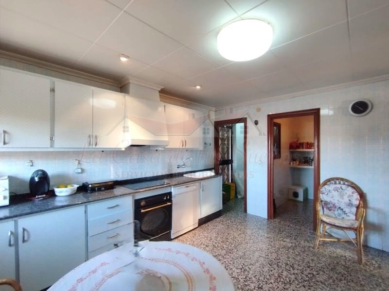 4 bedroom Villa for sale in Petrel / Petrer with garage - € 312,000 (Ref: 8826024)