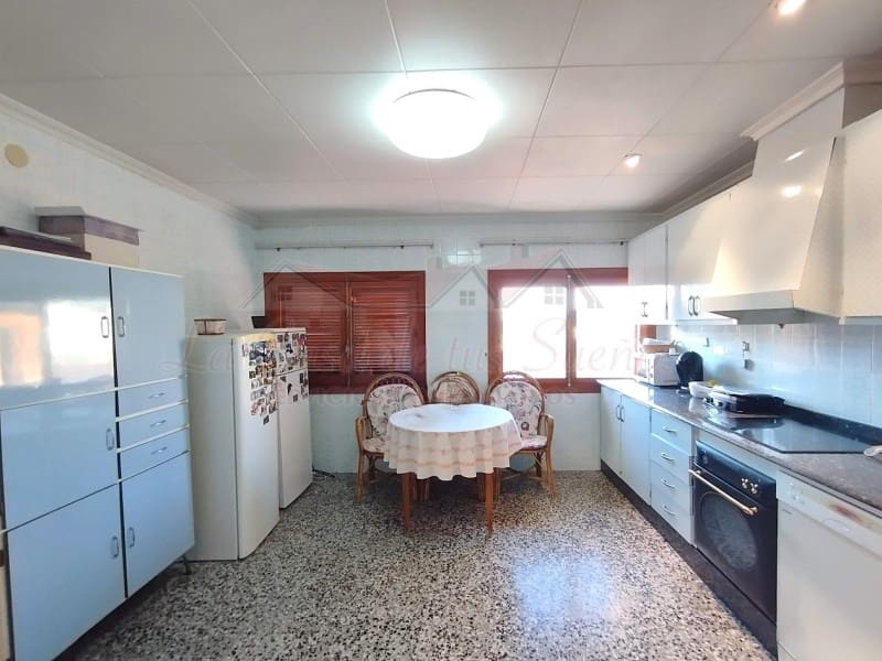 4 bedroom Villa for sale in Petrel / Petrer with garage - € 312,000 (Ref: 8826024)