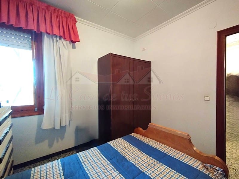 4 bedroom Villa for sale in Petrel / Petrer with garage - € 312,000 (Ref: 8826024)