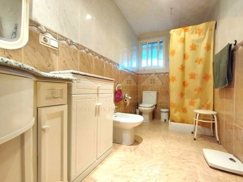 4 bedroom Villa for sale in Petrel / Petrer with garage - € 312,000 (Ref: 8826024)
