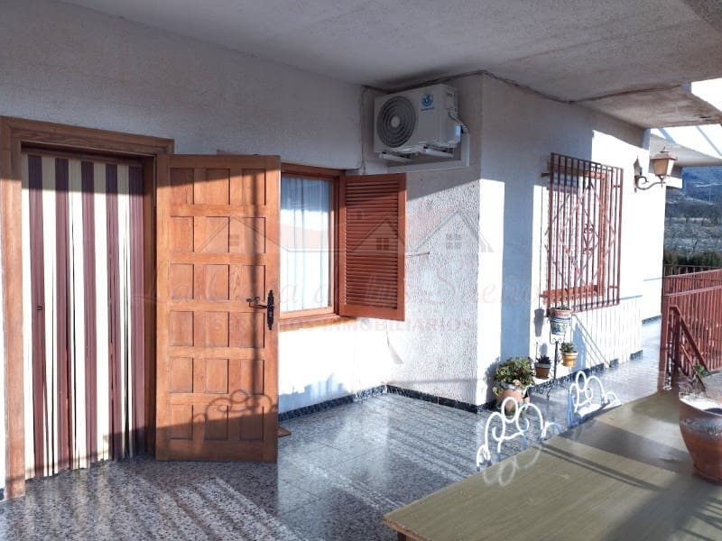 4 bedroom Villa for sale in Petrel / Petrer with garage - € 312,000 (Ref: 8826024)