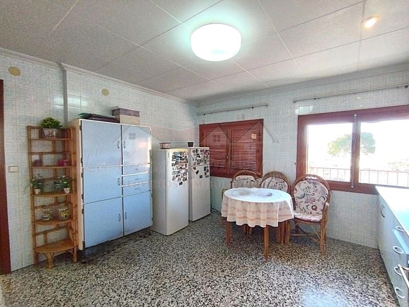 4 bedroom Villa for sale in Petrel / Petrer with garage - € 312,000 (Ref: 8826024)