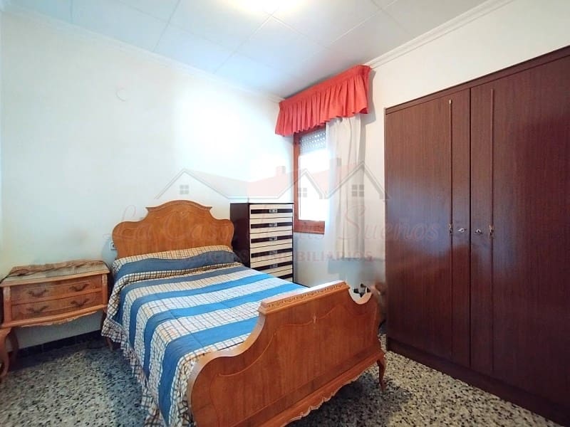 4 bedroom Villa for sale in Petrel / Petrer with garage - € 312,000 (Ref: 8826024)