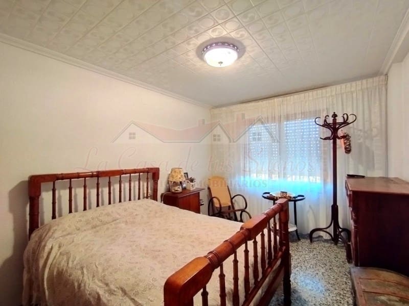4 bedroom Villa for sale in Petrel / Petrer with garage - € 312,000 (Ref: 8826024)